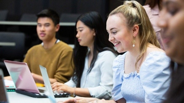 马来西亚思特雅大学商科怎么样？课程和就业解析