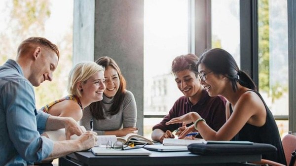 马来西亚思特雅大学适合女生读吗？